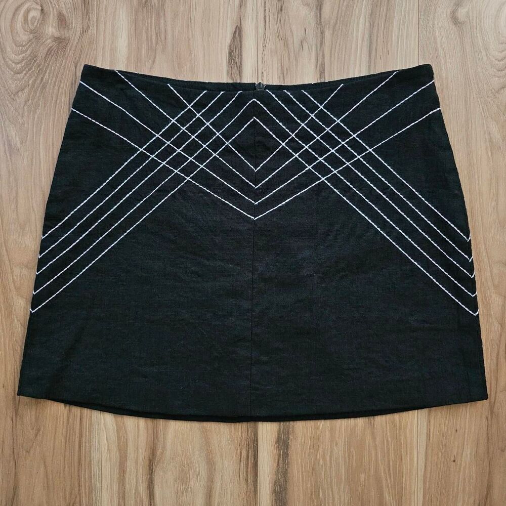 Vintage 90's bebe black mini skirt with white geometric pattern Size 0